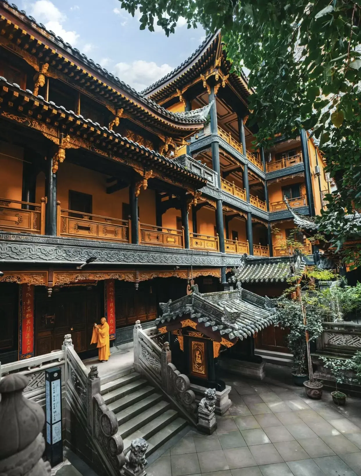 chua-La-Han-Trung-Khanh-4