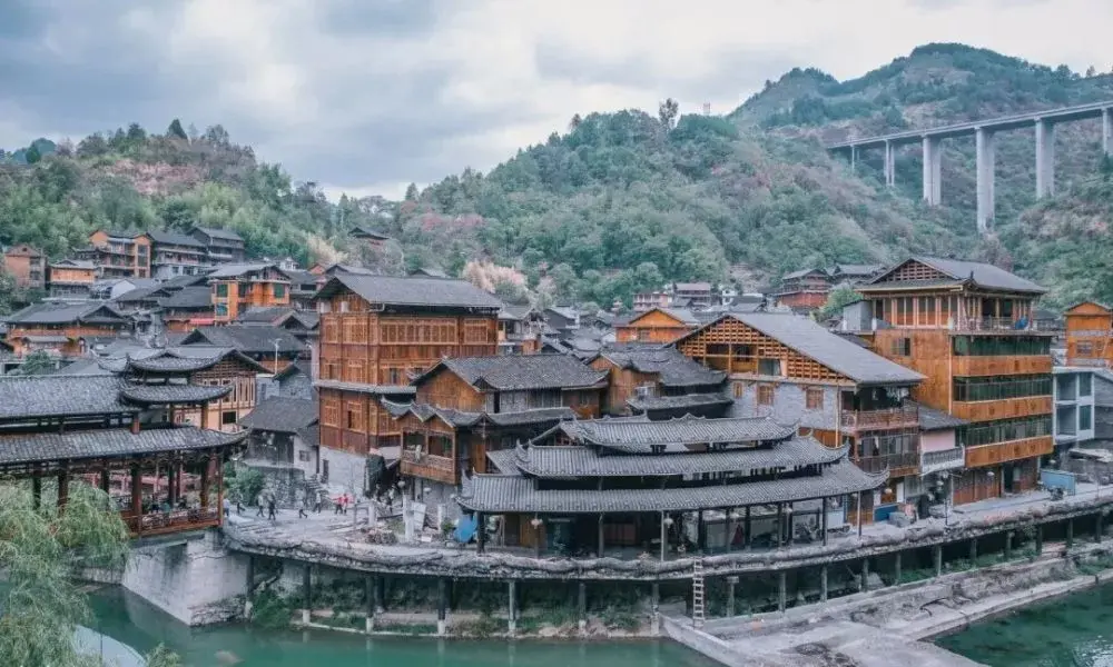 PHƯỢNG HOÀNG CỔ TRẤN – TRƯƠNG GIA GIỚI – ÂN THI 6 NGÀY 5 ĐÊM - PN