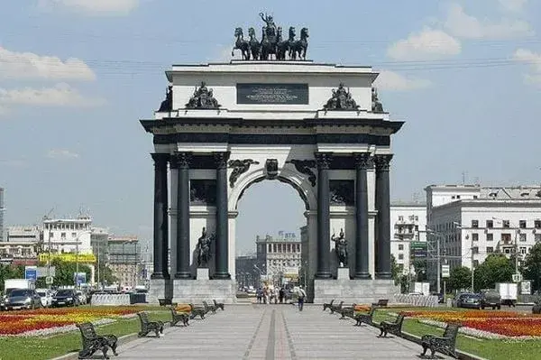 Quang-truong-Chien-Thang-nga-1