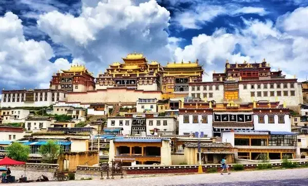 HÀ NỘI - CÁT BI - CÔN MINH  – ĐẠI LÝ – SHANGRILA – LỆ GIANG 5 NGÀY 4 ĐÊM