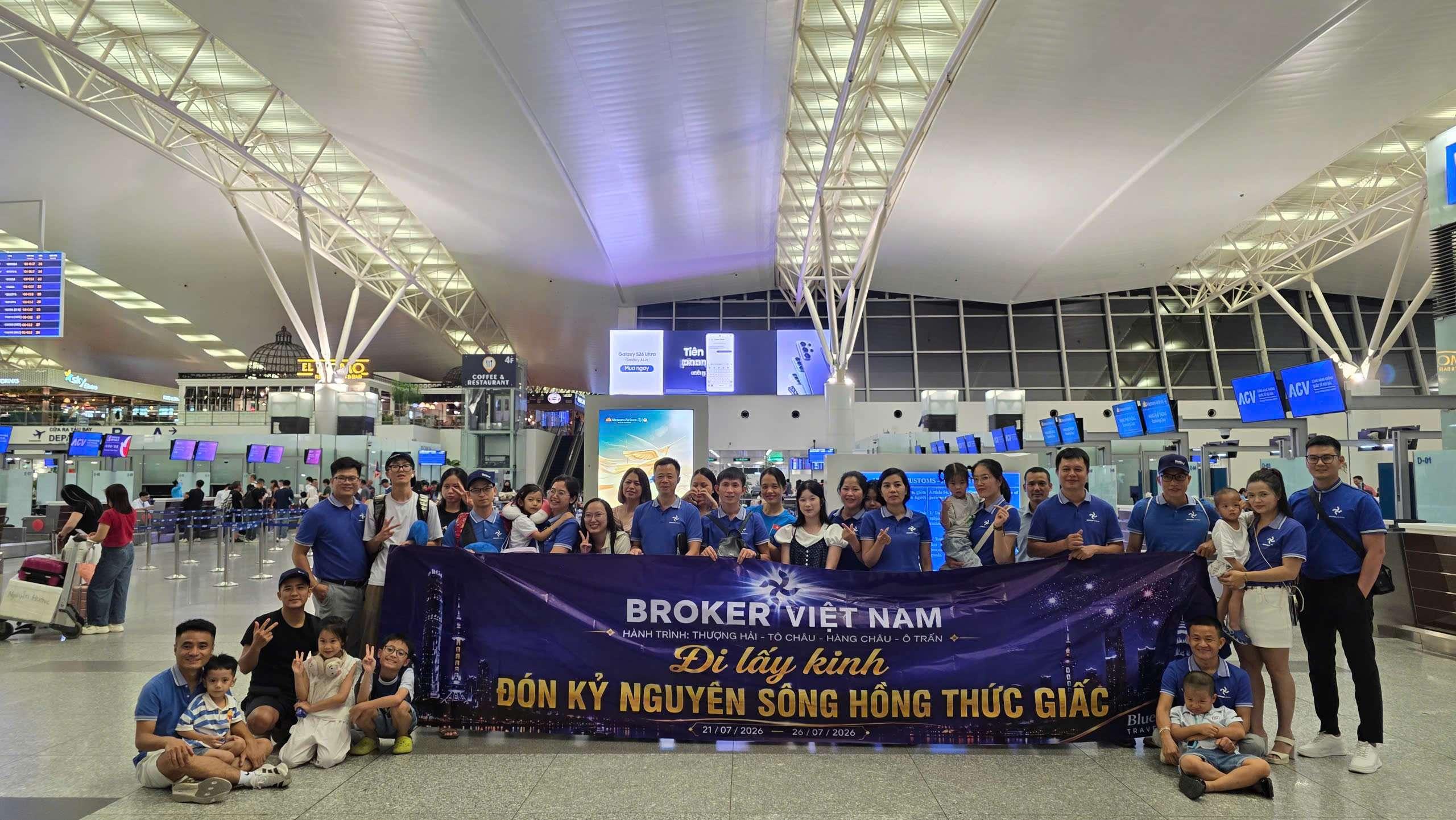 tour-bat-dong-san-thuong-hai-check-quy-hoach-blueway-travel-1