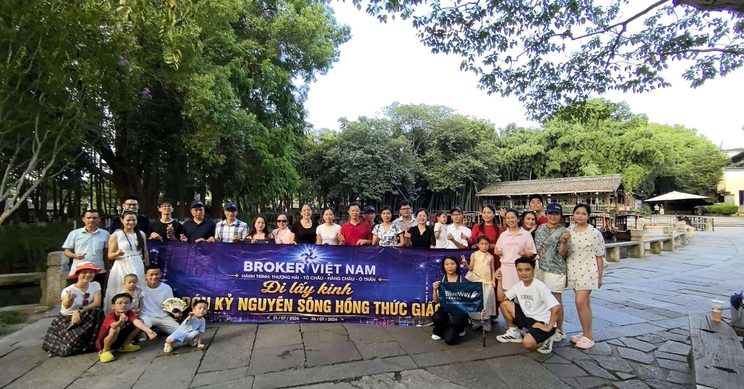 tour-bat-dong-san-thuong-hai-check-quy-hoach-blueway-travel-2