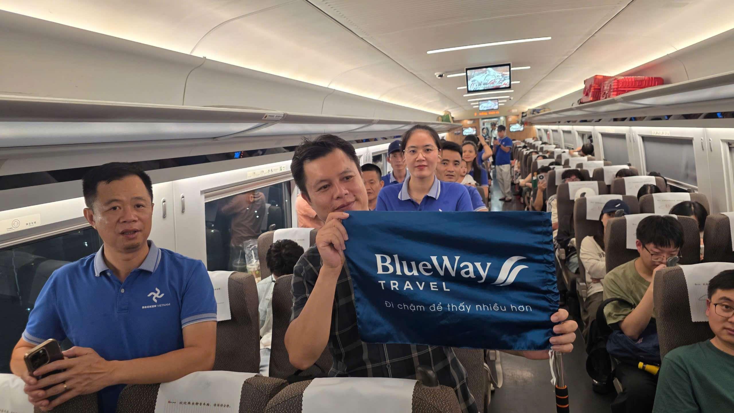 tour-bat-dong-san-thuong-hai-check-quy-hoach-blueway-travel-3