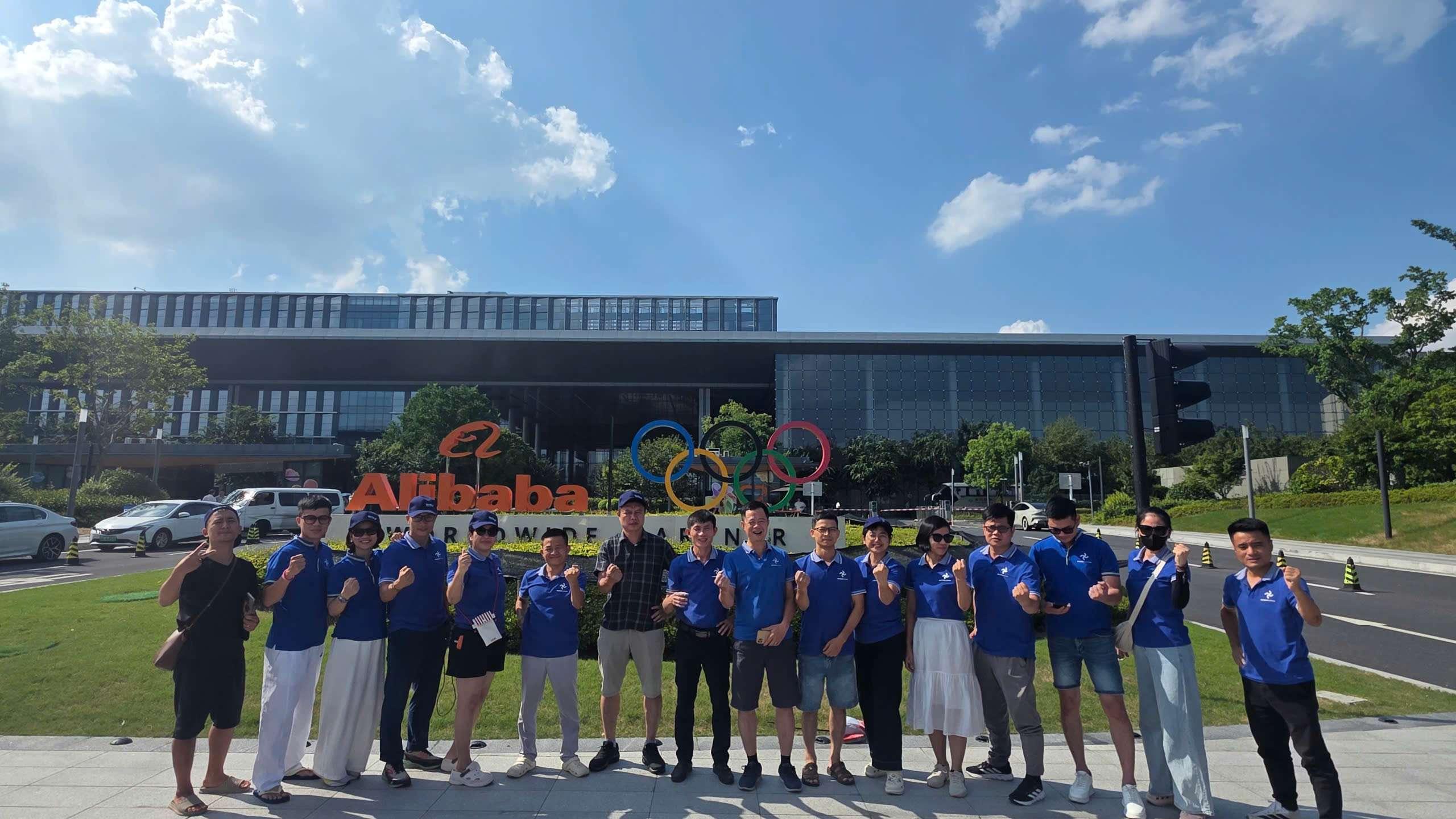 tour-bat-dong-san-thuong-hai-check-quy-hoach-blueway-travel-4