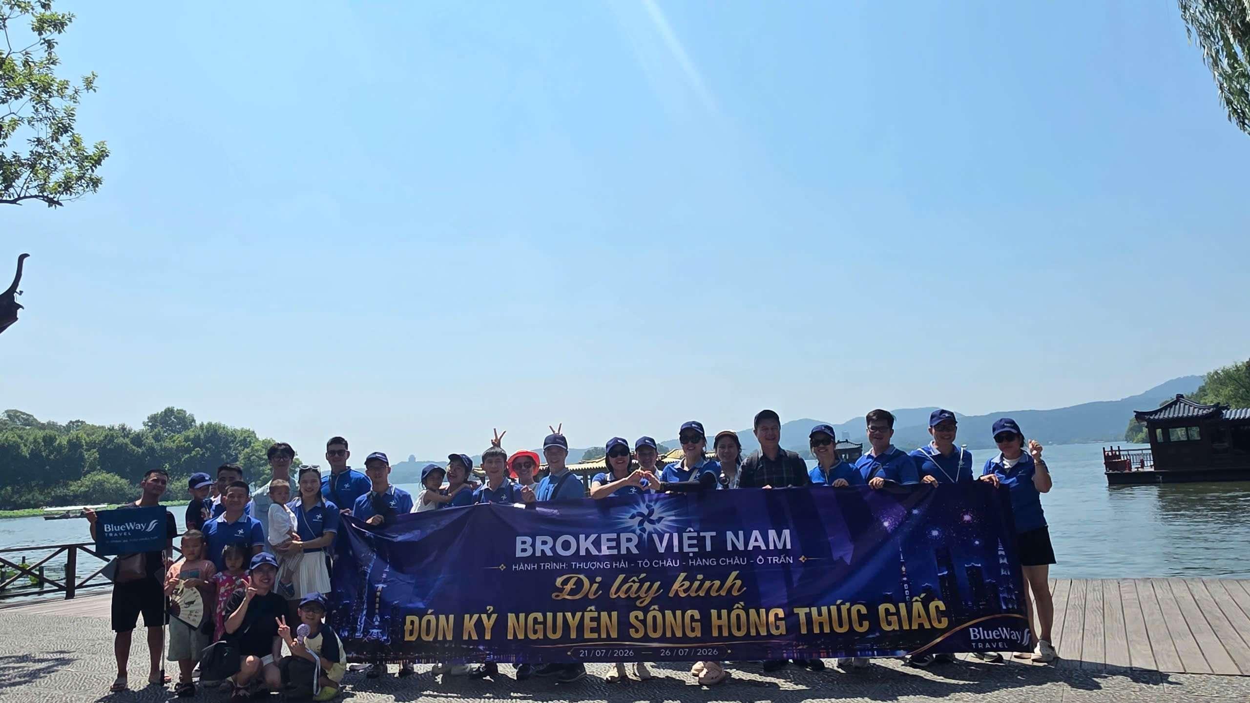 tour-bat-dong-san-thuong-hai-check-quy-hoach-blueway-travel-5