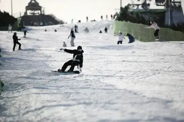 THÀNH ĐÔ - CỬU TRẠI CÂU - TRƯỢT TUYẾT GIA CÔ SƠN 6 NGÀY 5 ĐÊM EU